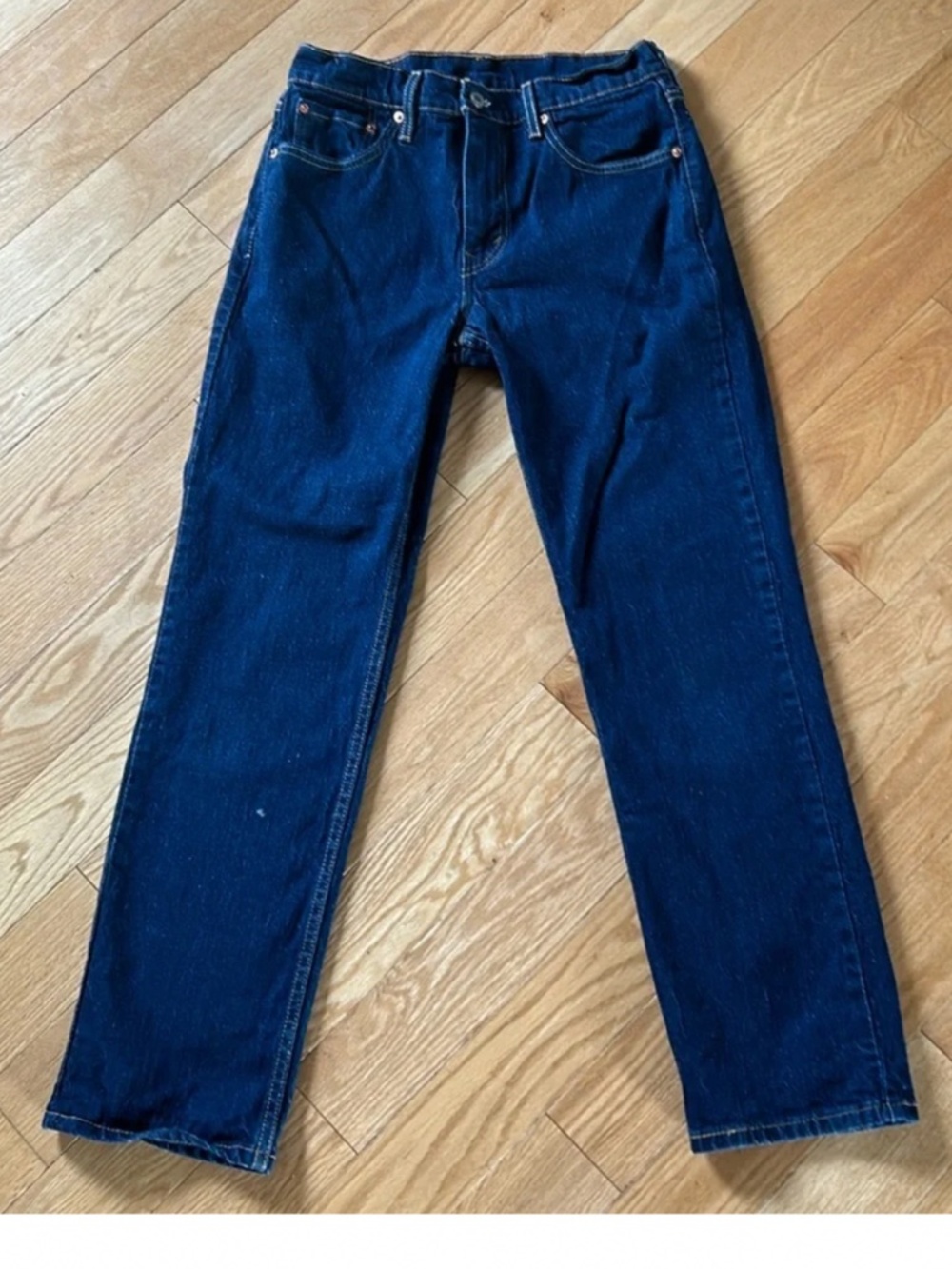 Excellent condition!! Levi’s 516 in dark blue wash